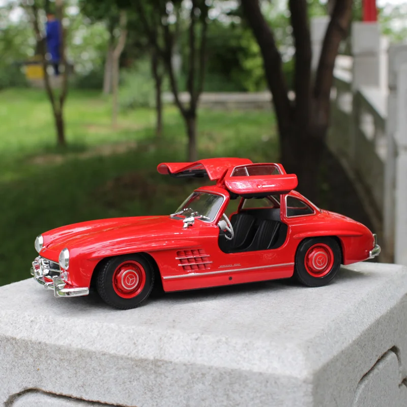 

Классическая спортивная модель автомобиля Welly 1:24 Mercedes Benz 300SL из сплава, модель литая металлическая Игрушечная модель автомобиля, имитация коллекции, детская игрушка в подарок