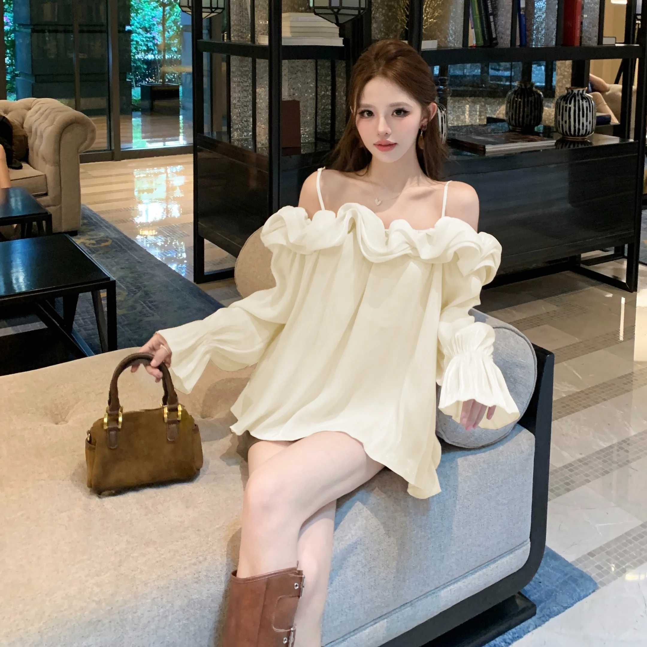 

Женская летняя милая блузка с открытыми плечами и длинными рукавами с оборками, женская уличная одежда, праздничный однотонный пуловер на бретельках, свободная рубашка