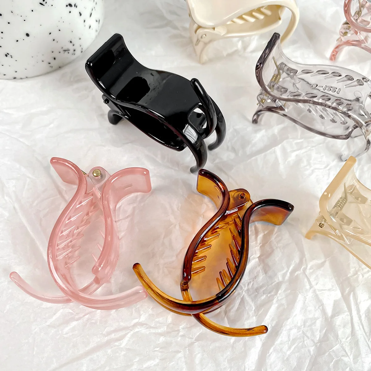 

Cute Vintage Hair Claw Clip Ponytail Binding Head Plate Bath Hair Clip for Women Fashion Shark Clip Hair Accessories Заколки