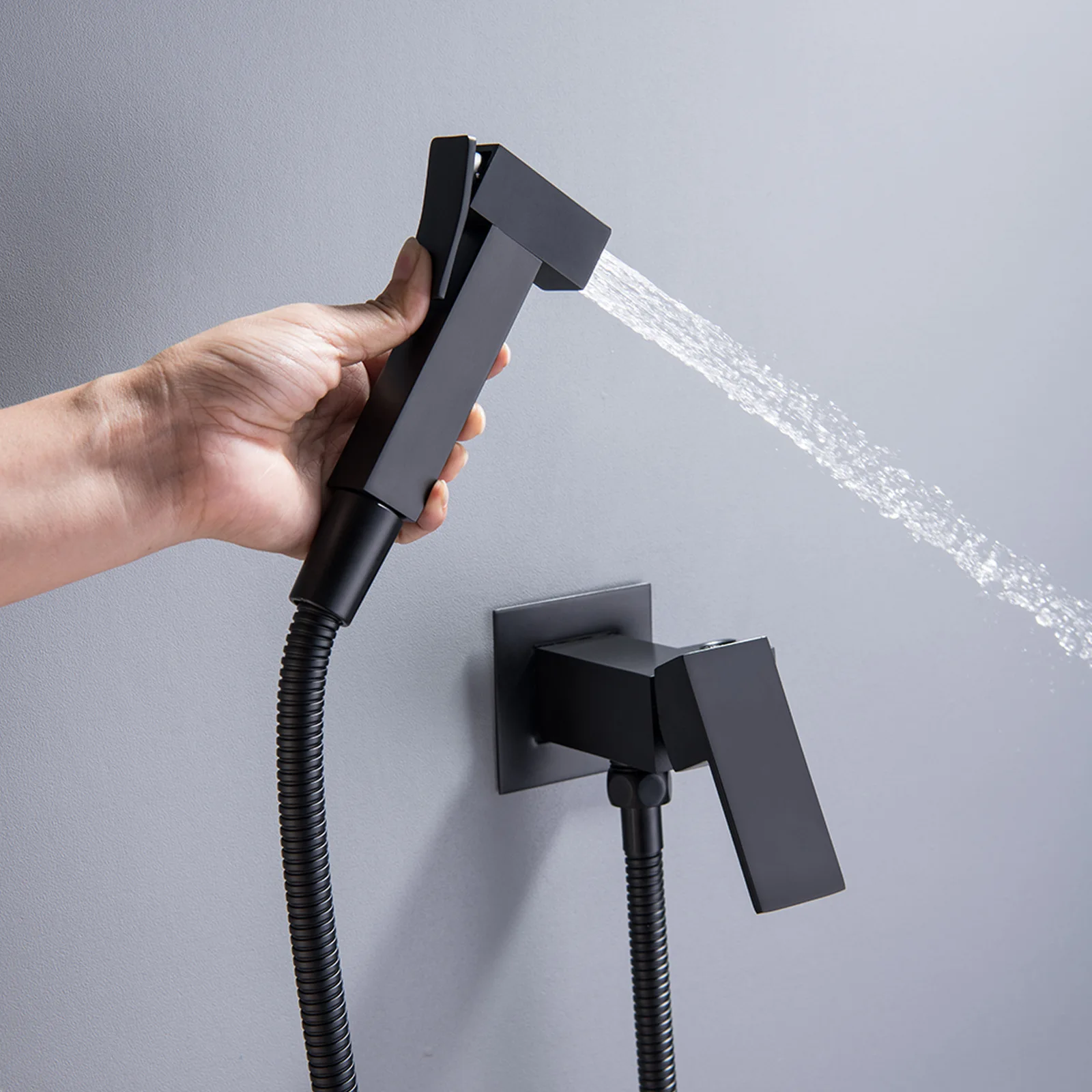 

Медный пистолет-распылитель для унитаза, значительный другой встроенный набор для мытья горячей и холодной воды, насадка под давлением