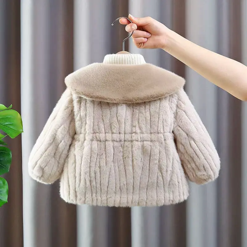 Girls' Winter Velvet Thickened Clothes 2026 Winter Clothes Foreign Children's Jackets Autumn and Winter New Fluffy Tops