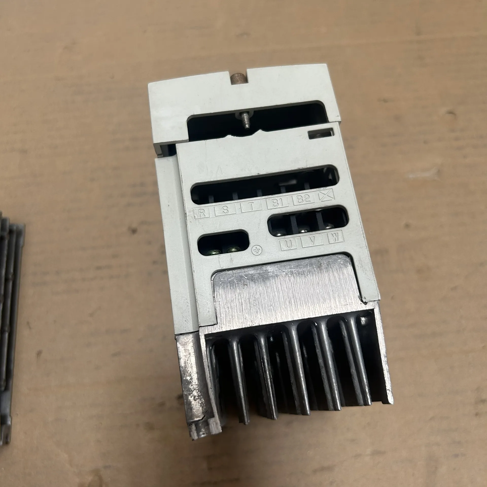 SV004iG5A-4 وحدة تحكم العاكس 0.4KW 380V ل LS SV004iG5A-4
