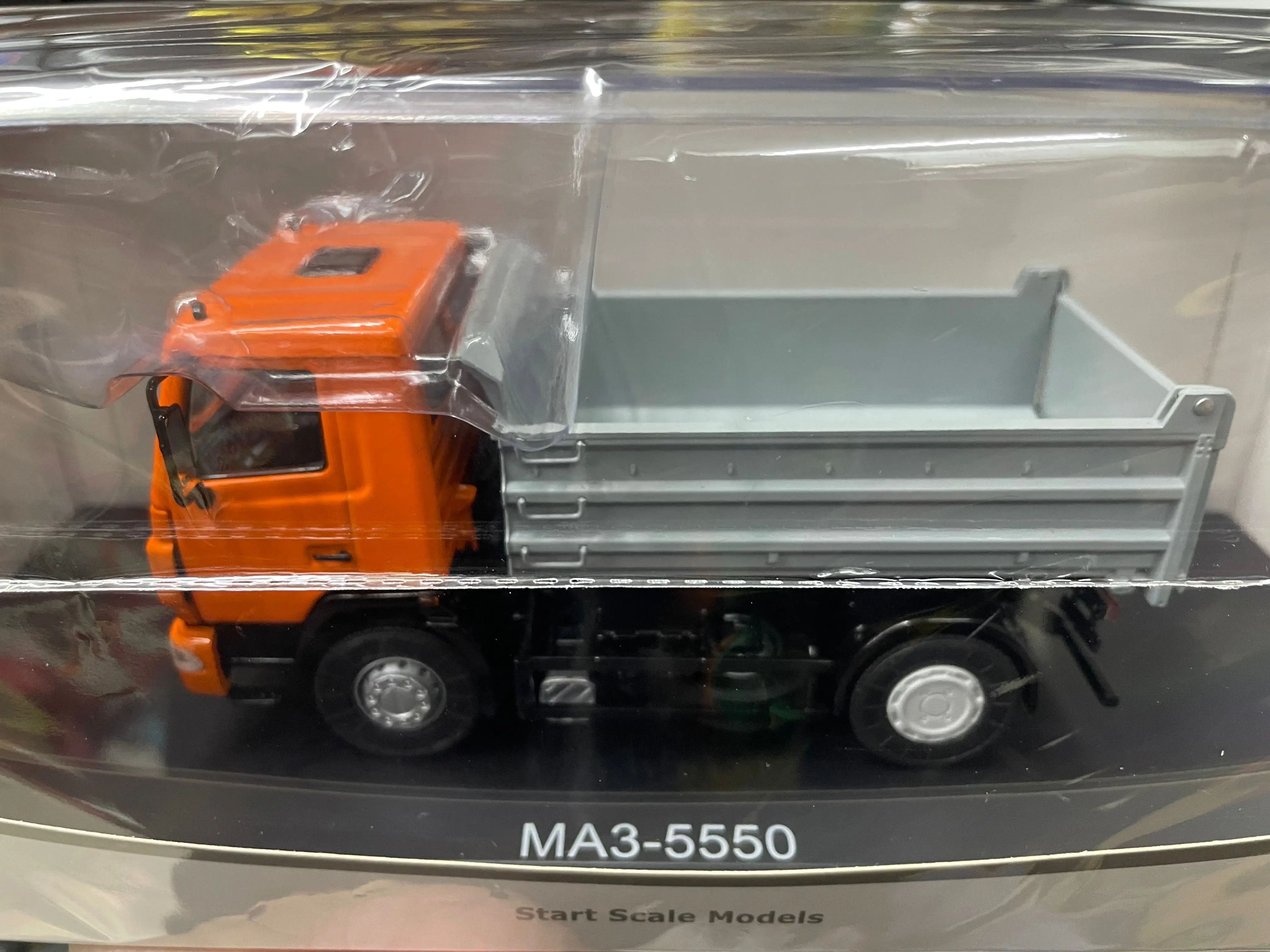 Model skala mulai SSM 1/43 skala Model Die-Cast truk MA3-5550 baru dalam kotak