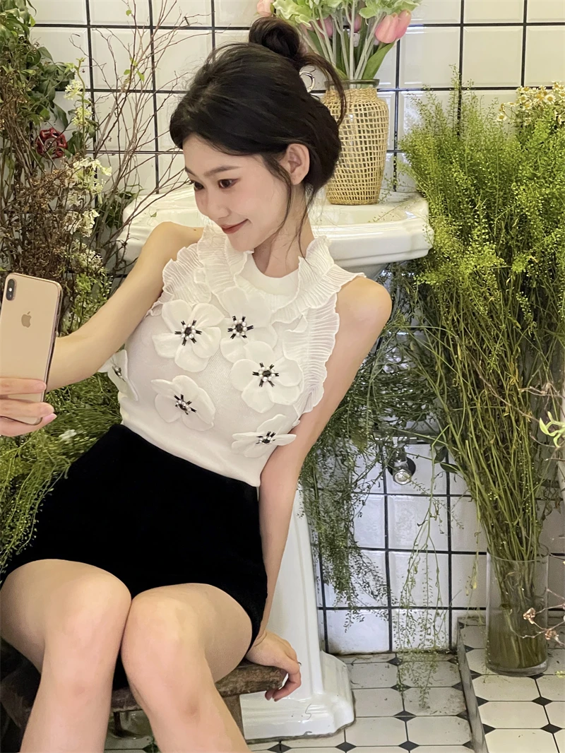 Heavy Industry Three-Dimensional Flowers Sleeveless Knitted Vest for Women Summer New Elegant Slim Black Tank Top White Crop Top