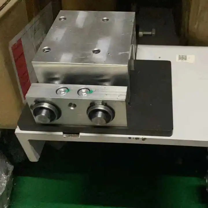 

Аксессуары для кромкооблицовочных станков, Слайдер для емкости с клеем