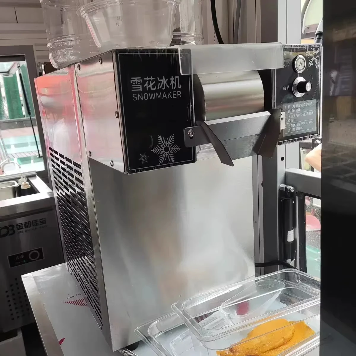 Commercial Snowflake Ice Machine Automatic Snow Cone Ice Crusher Stainless Steel Water-cool Crushed Machine