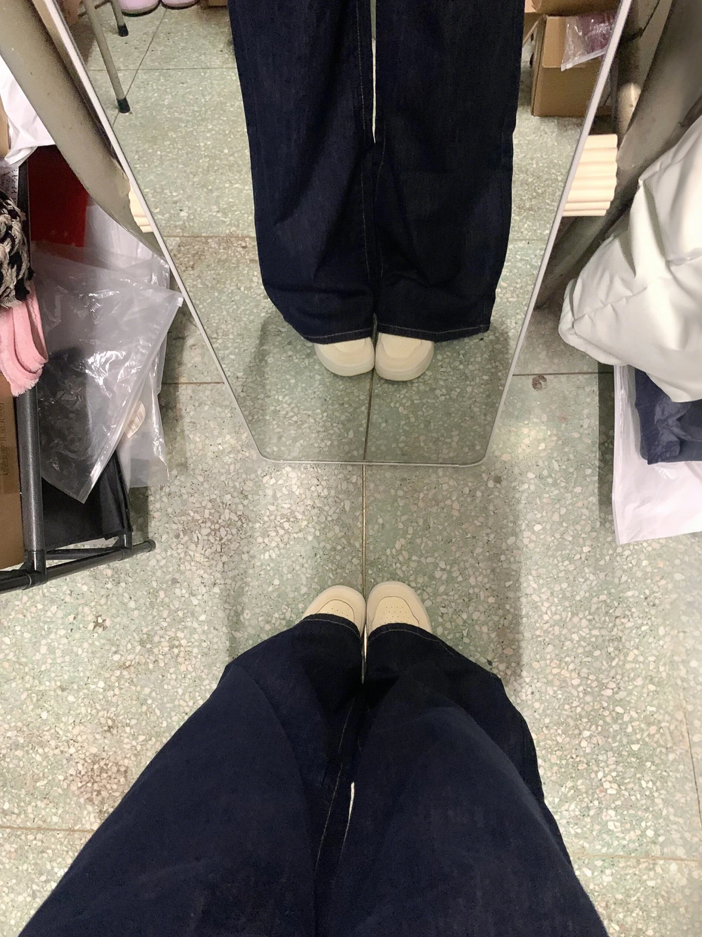 กางเกงยีนส์เอวสูงทรงหลวมขาบานสำหรับผู้หญิง สวมใส่สบาย ช่วยให้ดูผอมลง สีพื้น ไม่ยืด