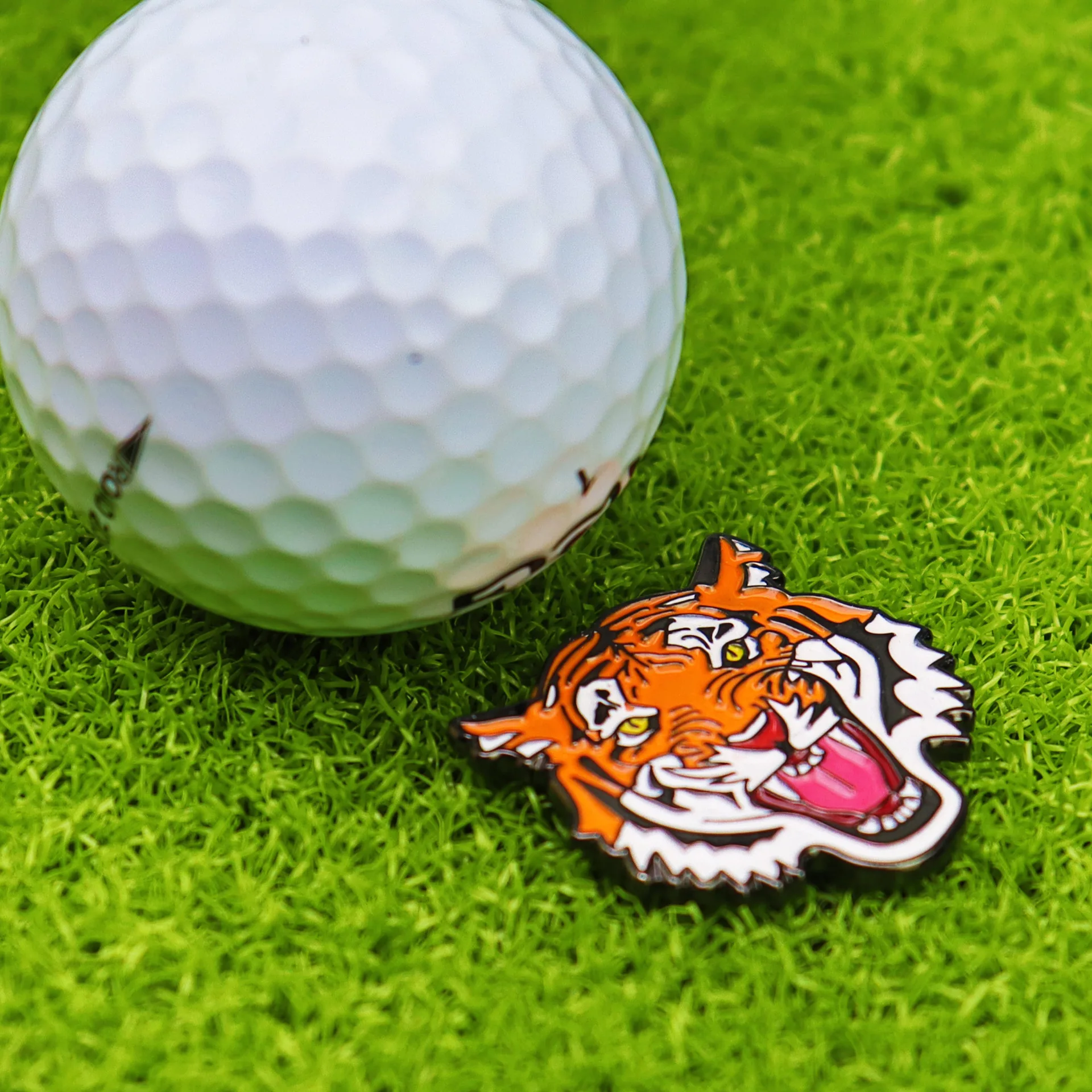 New Golf Accessories Golf Ball Marker Hat Clip Creative TIger Ball Mark LY5872