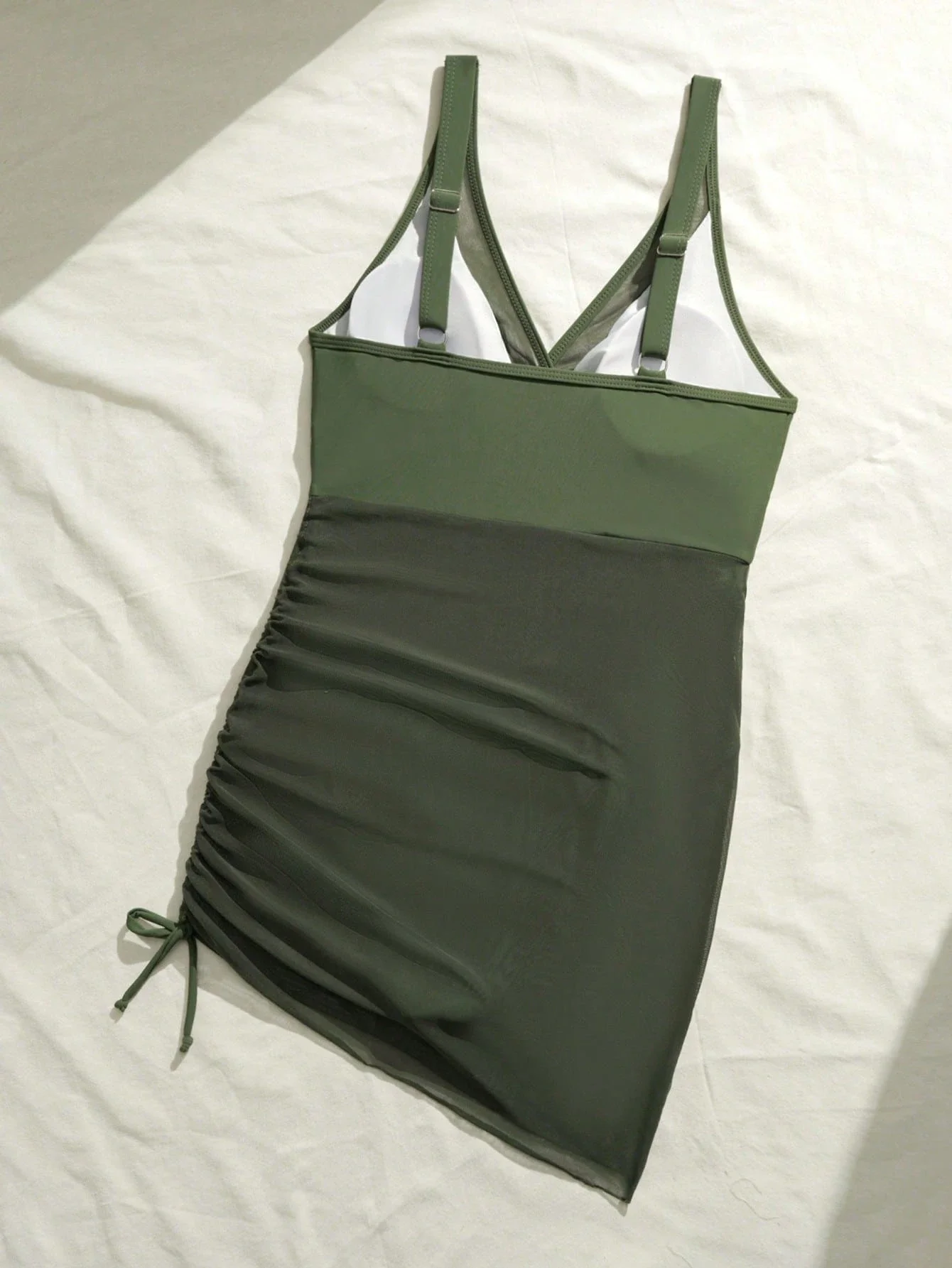 

Сексуальный слитный купальник с прозрачной сеткой, драпировкой по бокам и глубоким V-образным вырезом для пляжного отдыха