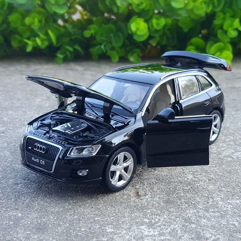 Audi Q5 SUV Diecasts en alliage et véhicules jouets, modèle de voiture en métal, son et lumière, nervure arrière, collection de jouets pour enfants, cadeau, 1:32