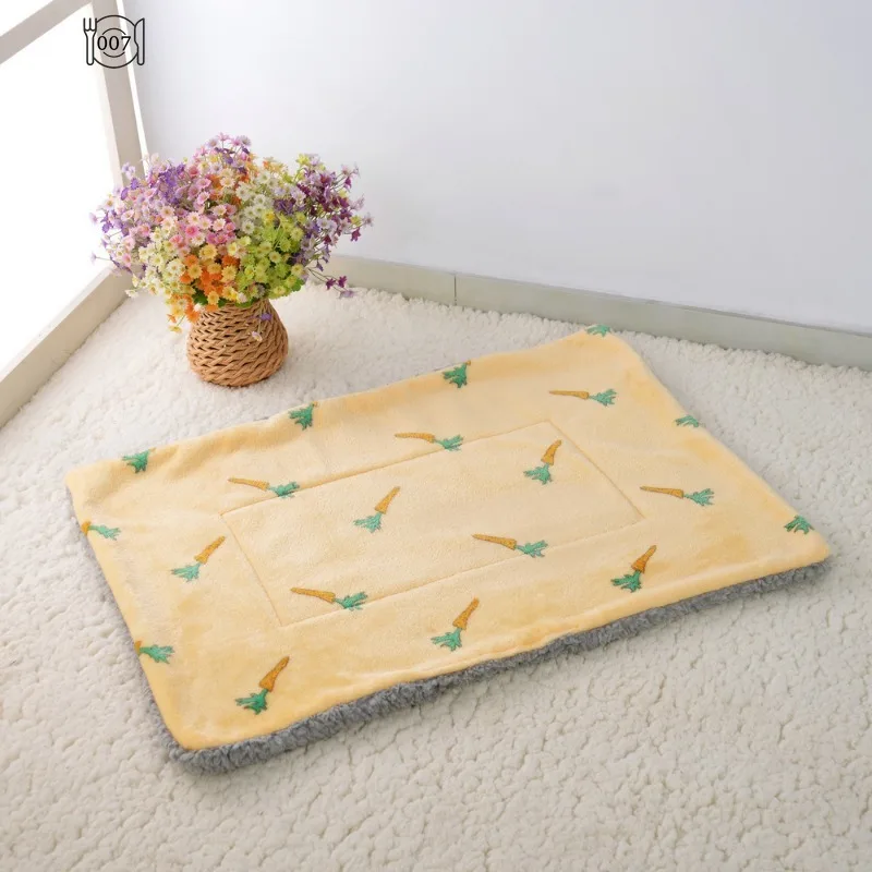 Manufacturer Wholesale Petmat Thickeneded Autumnand Winter Warm Cat Anddog Blanket Seat Cushionsleeping Mat Soft Nest Mat