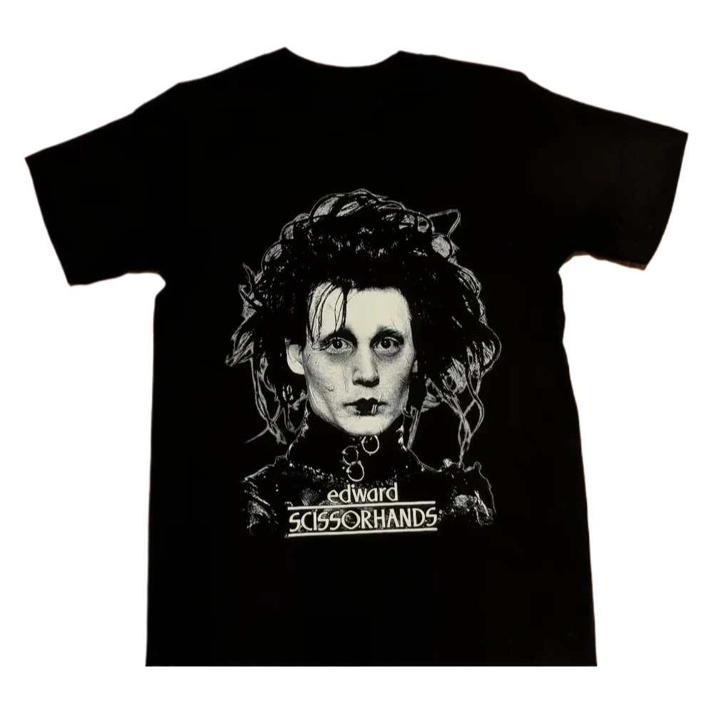 2026 new Scissors Hand Retro Pattern T-Shirt Suitable for both men and women. Short-sleeved casual street style movie fan style.