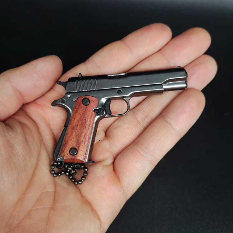 1:3 Colt 1911 Wood Handle Pistol Gun Miniature Model Alloy Keychain Gift Backpack Pendant Decoration Gift Toy Boy Favorite