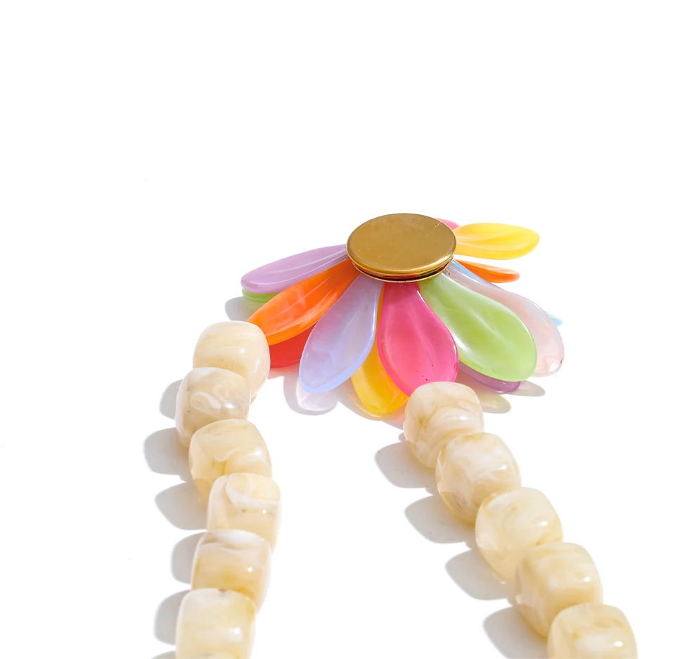 Yhpup Bunte gelbe Acrylharz-Perlenkette mit Blumenanhänger, Statement-Halskette, wasserfest, handgefertigt, Neuheiten, Schmuck – Detail 3
