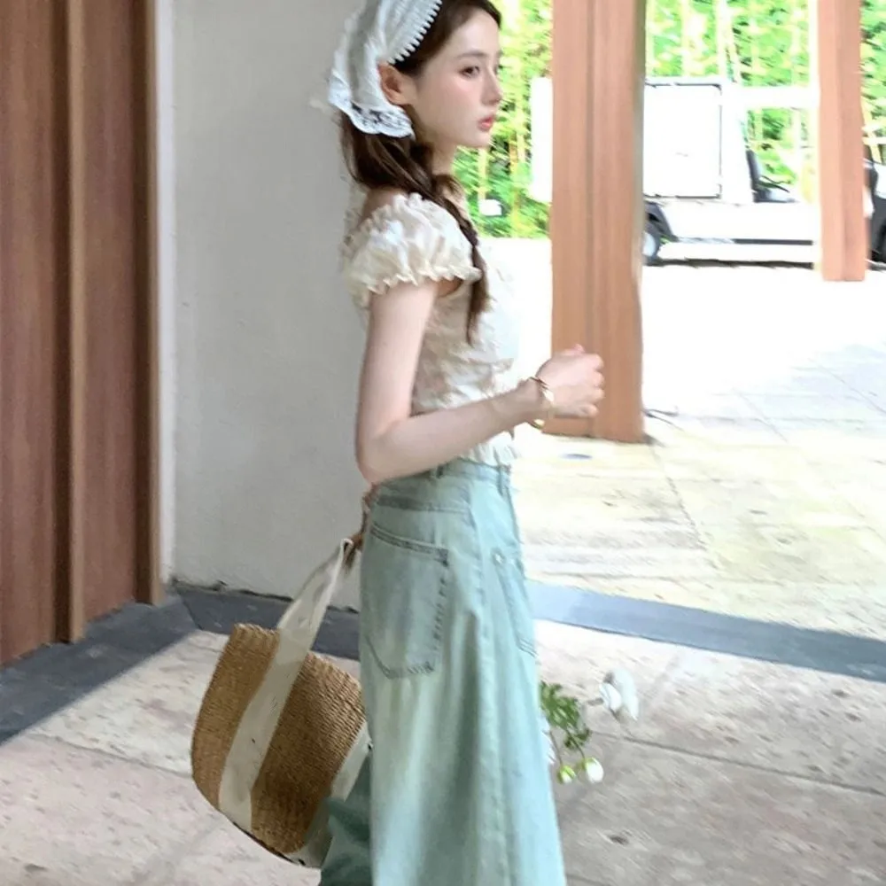 Plisowany krótki top z bufiastymi rękawami, odkryte ramiona, dopasowany krój, haftowany kwiatowy T-shirt, seksowny top z falbankami, słodki top damski na lato.