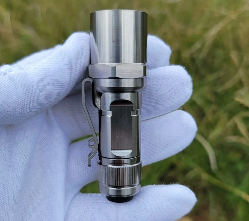 EDC Titanium alloy E 14500 battery flashlight