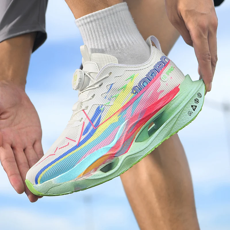 Herren-Freizeitsportschuhe mit Drehverschluss, professionelle Laufschuhe mit Carbonplatte, Unisex-Laufschuhe mit farbverlaufendem, atmungsaktivem Mesh-Material, hohe Rückfederung, stoßdämpfend, verhindert Verdrehungen, rutschfest, abriebfest, für Langstreckenläufe, Training, Fitness, Freizeitsportschuhe. – Detail 11