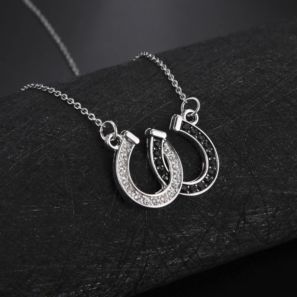 Kkjoy Reizende Doppel-Hufeisen-Halskette mit Kristall-Hufeisen-Anhänger für Damen, Glücksbringer-Schmuck mit Strasssteinen – Detail 4