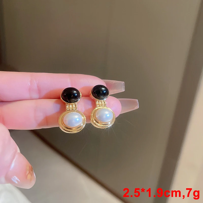 Black White Women\'s Hanging Earrings Hollow Heart Pendants Elegant Female Bowknot Drop Earrings Korean Fashion Ear Decoration