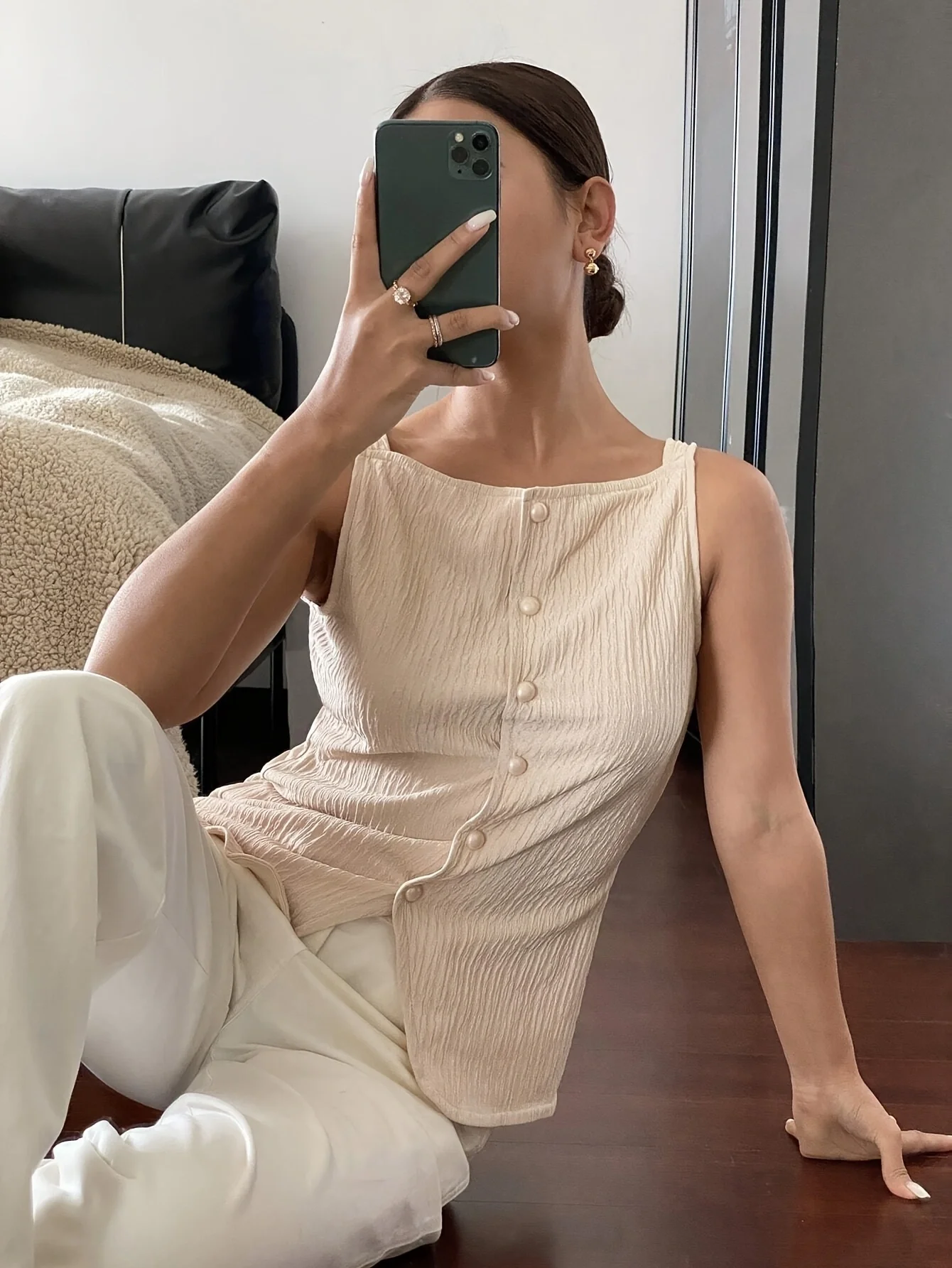 Minimalist Relaxed Style Textured Square-Neck Sleeveless Vest for Women, Summer Casual Single-Breasted Slit Camisole, Versatile Slim-Fit Top for Petite Figures