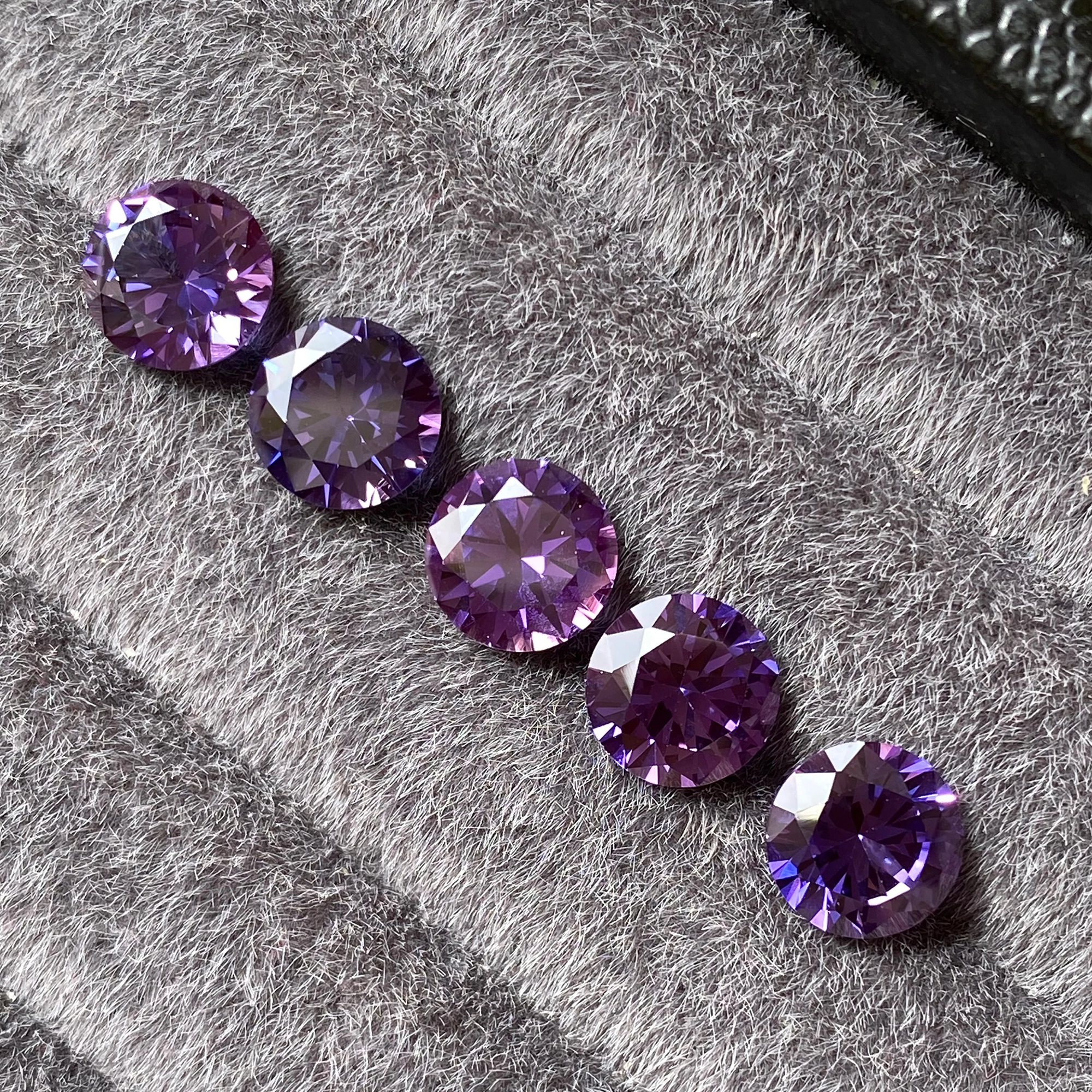 

Eme jewe Lab Grown Sapphire Purplish Blue Round Cut Gemstone for Charms Advanced Jewelry Making Materials With AGL Certificate