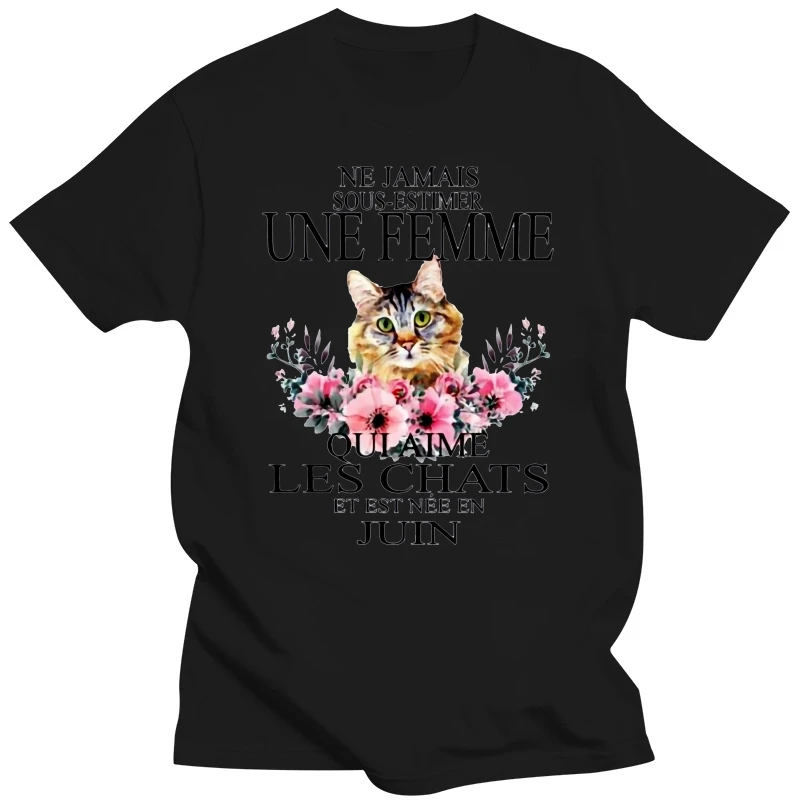 Ne Jamais Sous Estimer Une Femme Qui Aime Les Chats Et Est Nee En Septembre T-Shirt