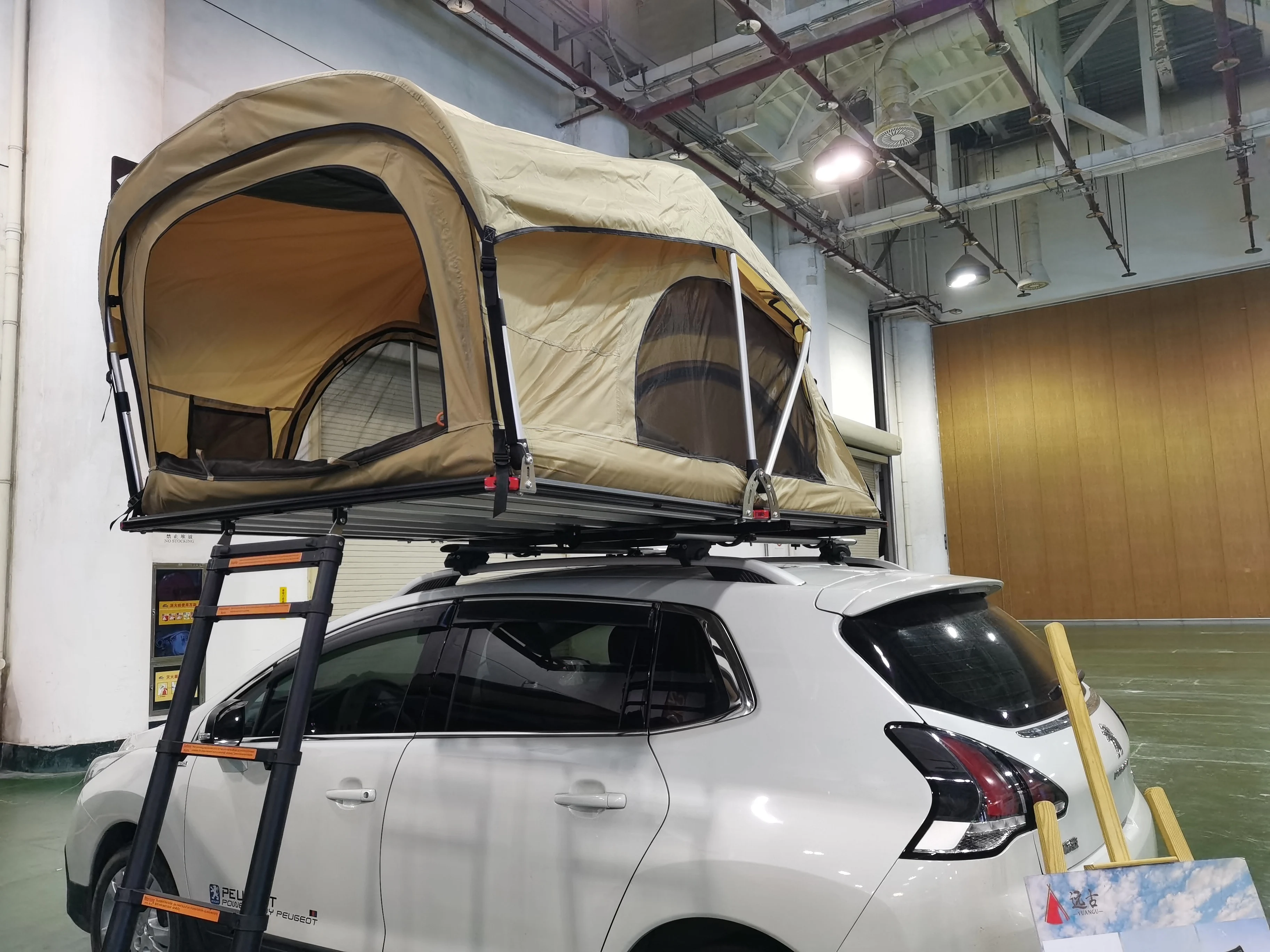 Рисунок 6 - Легкая маленькая палатка на крыше