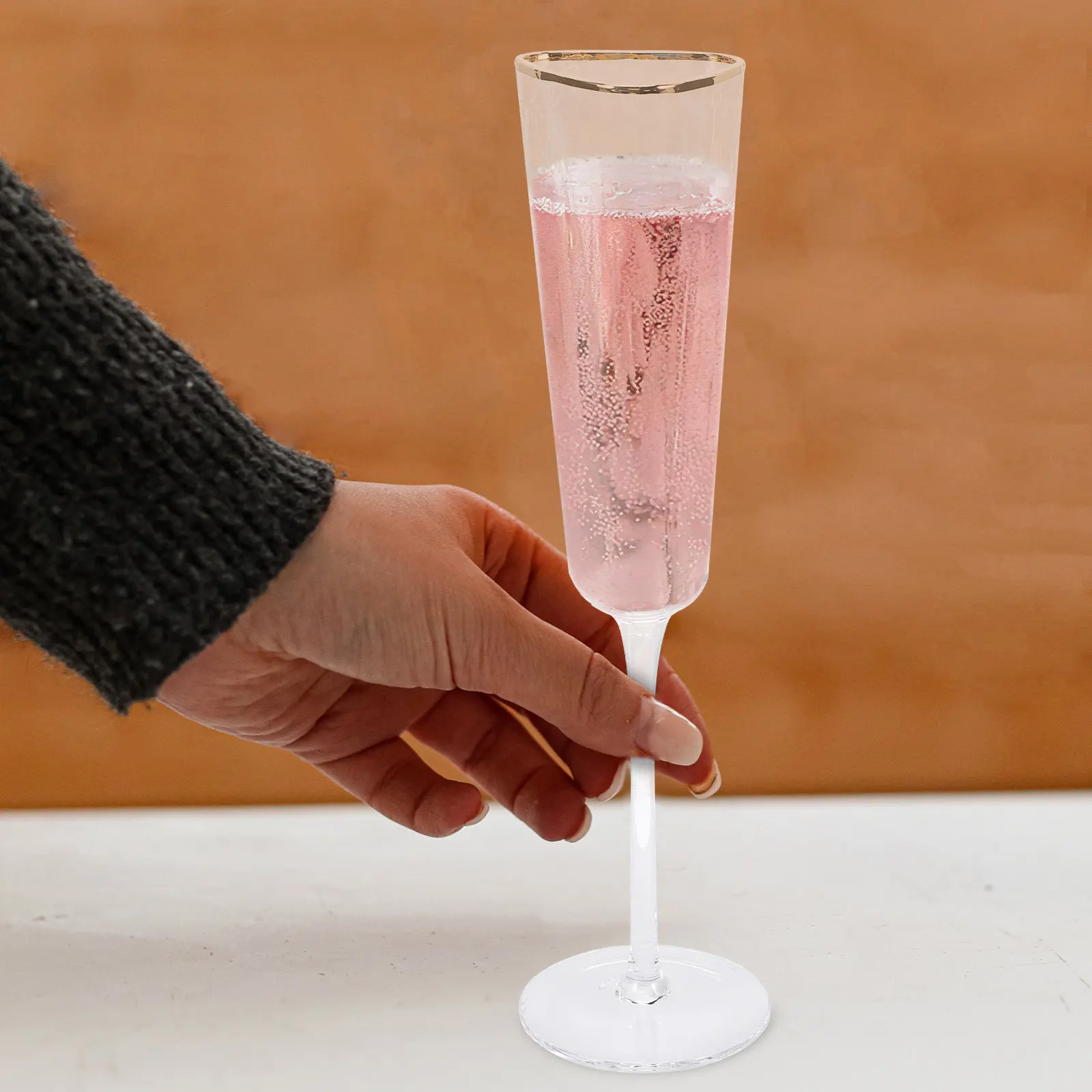 

2Pcs Elegant Wedding Flutes Crystal Toasting Glasses for Bride and Groom Sparkling Wine Red Wine Soda Water Party Bar