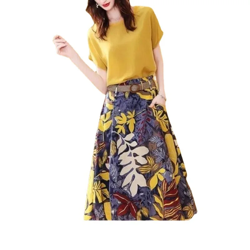 Women's Set 2024 Fashionable Round Neck Short Sleeved T-shirt Fragmented Flower Half Skirt Set Skirt Style Two Piece Set