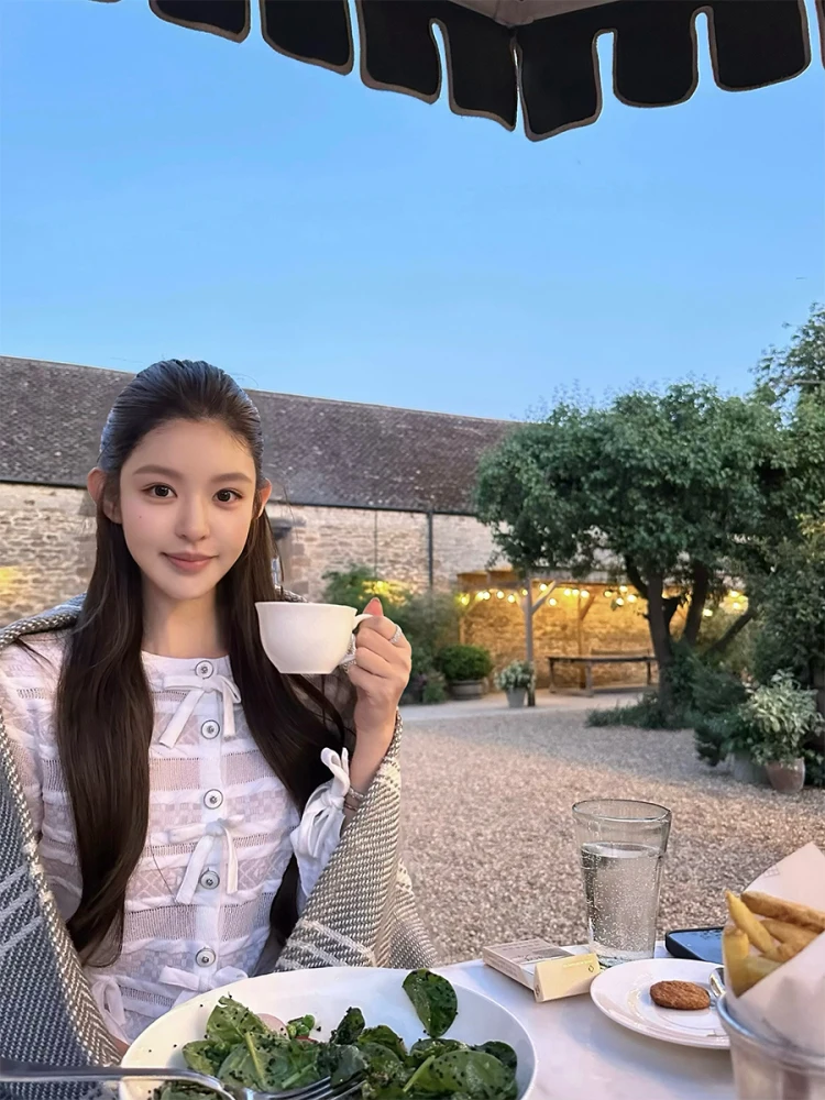 

Вязаный свитер Good Morning Fan Fan с винтажной вышивкой белых пионов, сложной вышивкой и микро-прозрачными узелками в стиле «Маленький аромат»