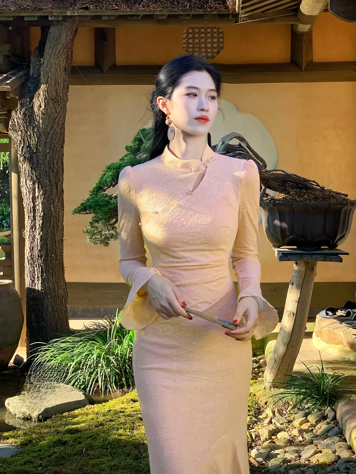 

Lingi Zhihe New Chinese Sle Long Sve Lace Splicing Gown Women's Autumn Winter Walnut Flower Patterned Qipao Dr