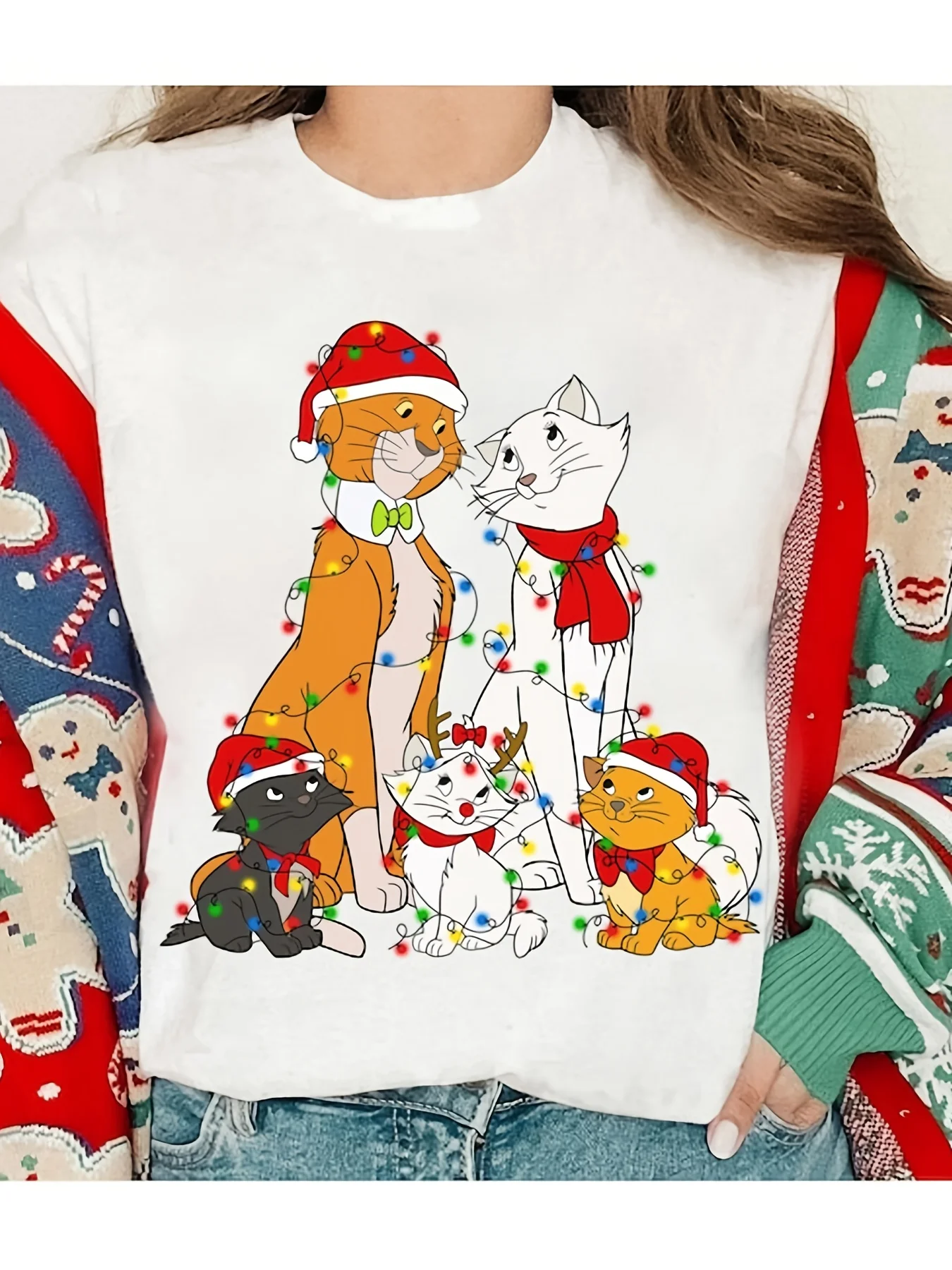 

Disney Aristocats Christmas T-shirt - featuring Thomas O'Malley, Marie, Berlioz - round neck short sleeved top cartoon