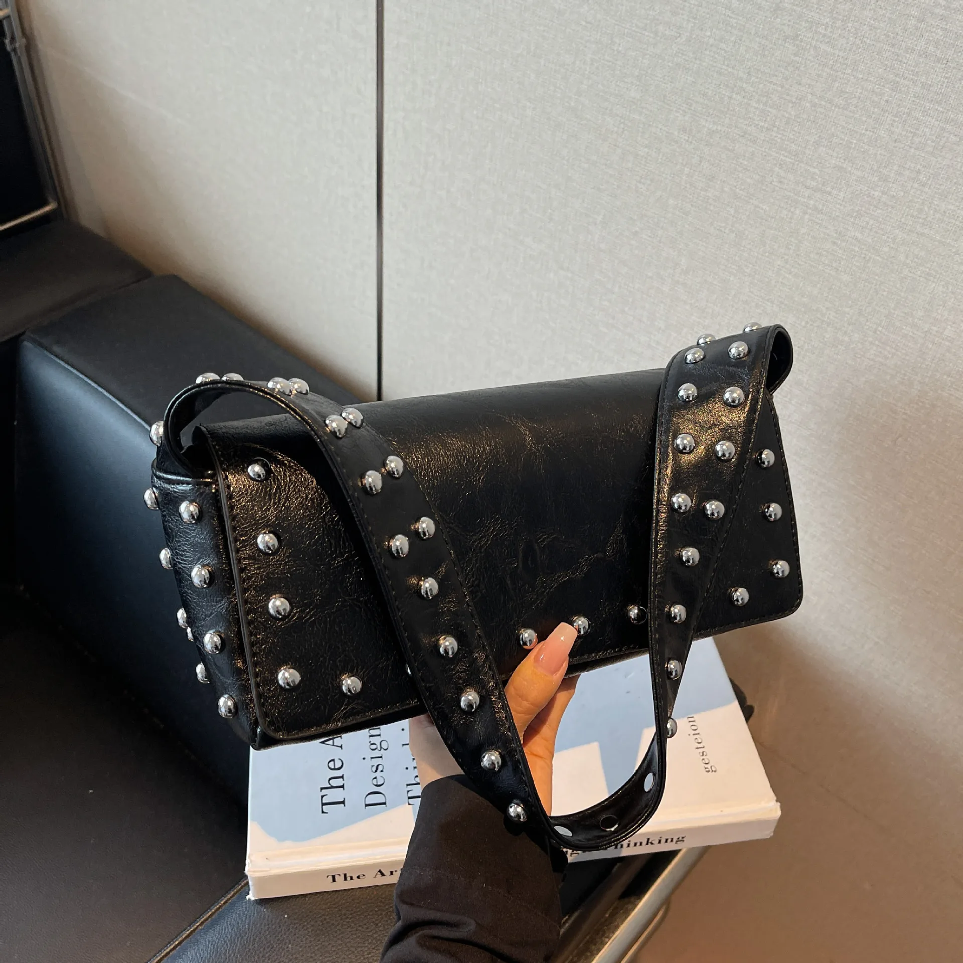 

Fashion Trend Simple Locomotive Style Armpit Bag Small Square Bag Rivet Retro Versatile Commuter Shoulder Messenger Bag