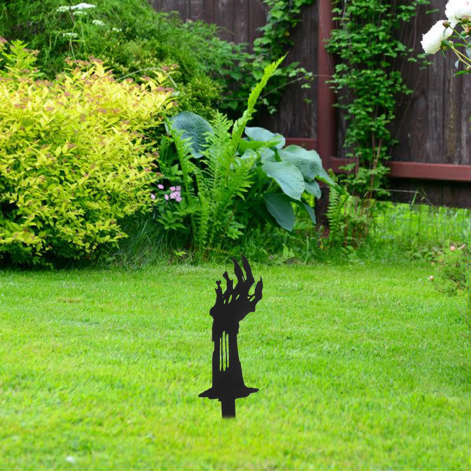 

Halloween Hand Yard Stake Metal Garden Hands Decorative Outdoor Lawn Fence Sign Garden Accessory