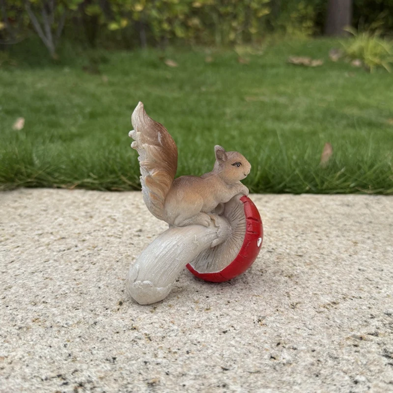 Squirrel Mushroom Resin Statue Ornaments Outdoor Courtyard Garden Lawn Decoration Items