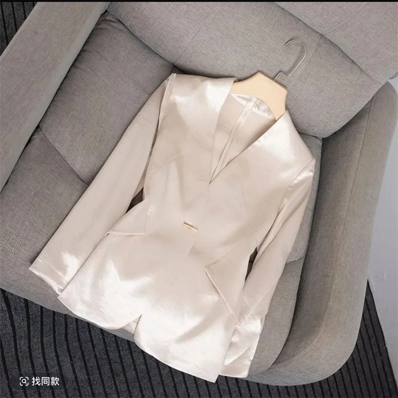 Female Jacket	New High quality Wild V-neck Suit in Spring and Summer Purple Button Coat Fashion Loose Design Small Suit Coat