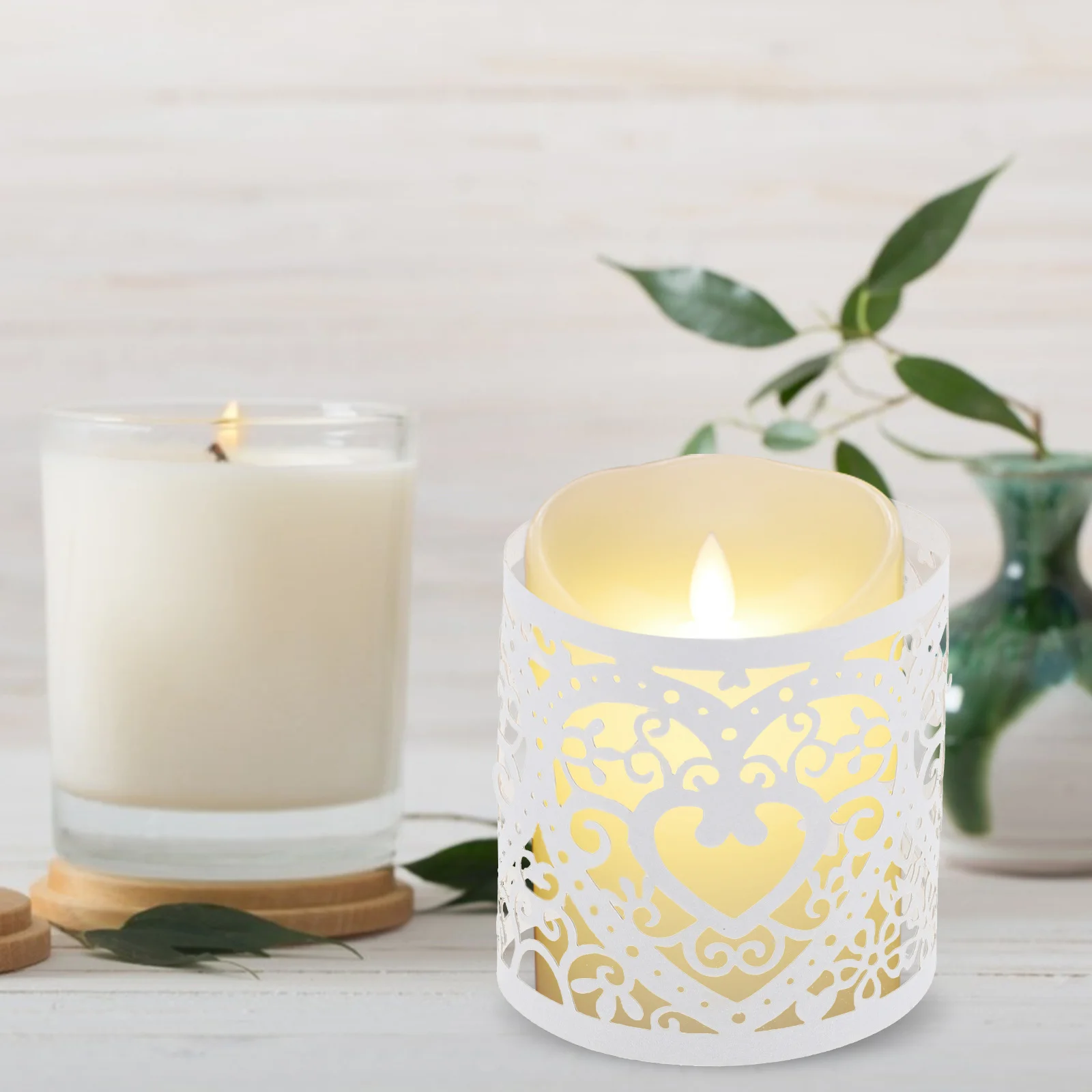 50 szt. Dekoracyjnych, ażurowych osłonek na lampki LED w kształcie serca, idealnych do dekoracji na wesela, urodziny i inne okazje.