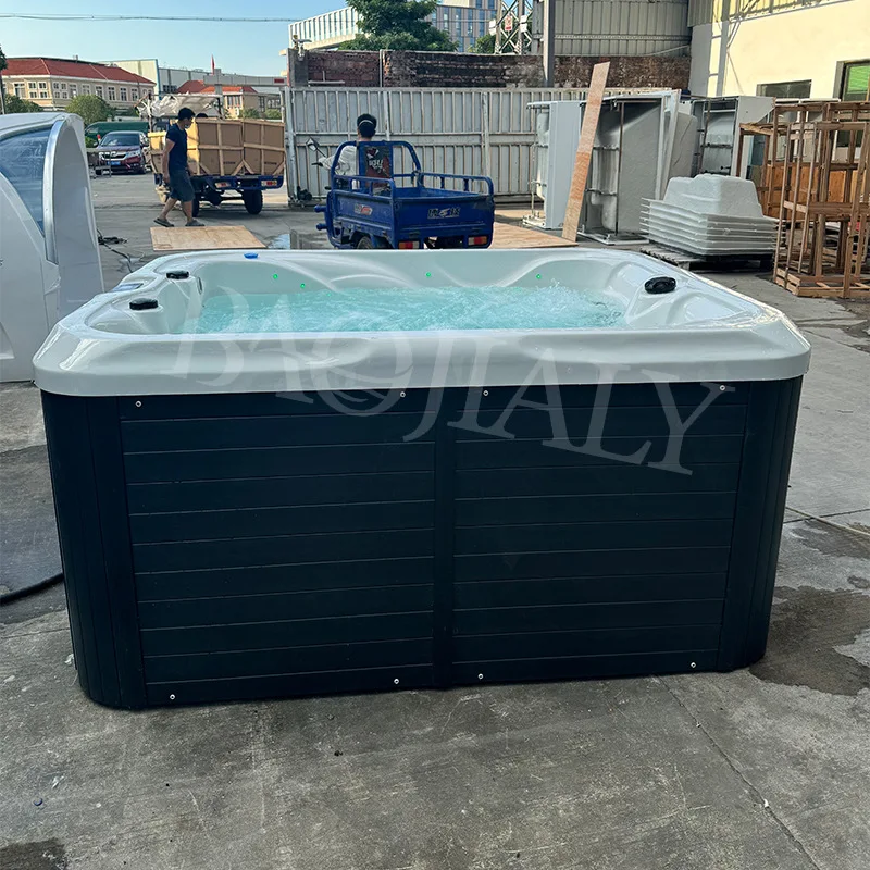 Outdoor Villa Hotel Spa Bath Acrylic Light Luxury Multiplayer LCD TV Constant Temperature Heating Bubble Massage Freestanding