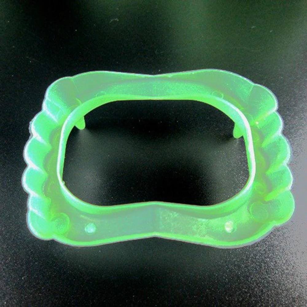 Glow In The Dark High-quality Material Cosplay Prop Entertaining Light Green Glow In The Dark Gag Toy Halloween Costume Plastic