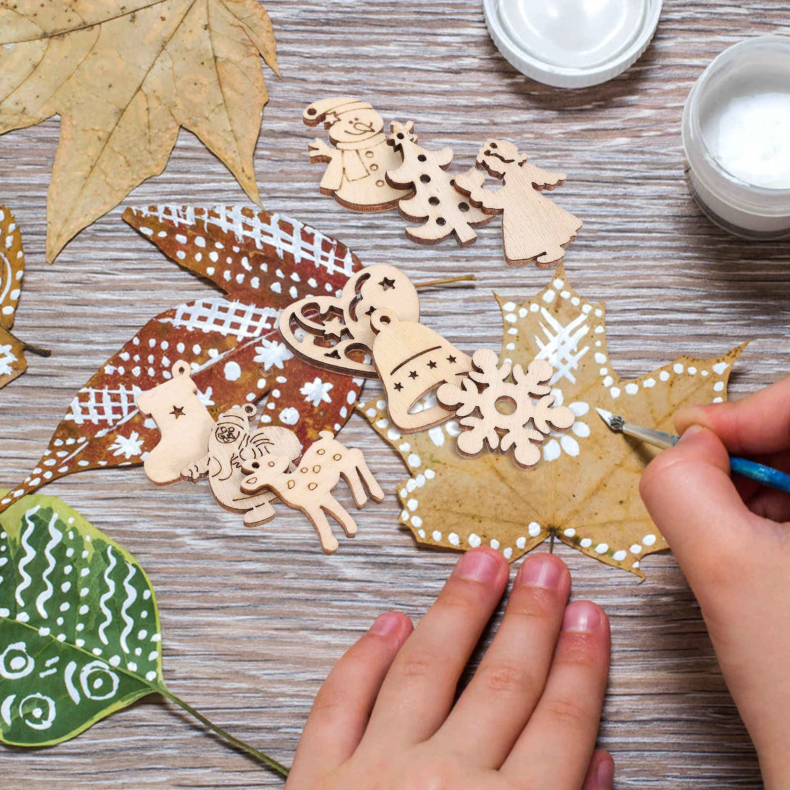 

100Pcs Wooden Christmas Cutouts Xmas Wood Slices DIY Crafts Painting Blank Xmas Wood Chips Christmas Wooden Cutouts