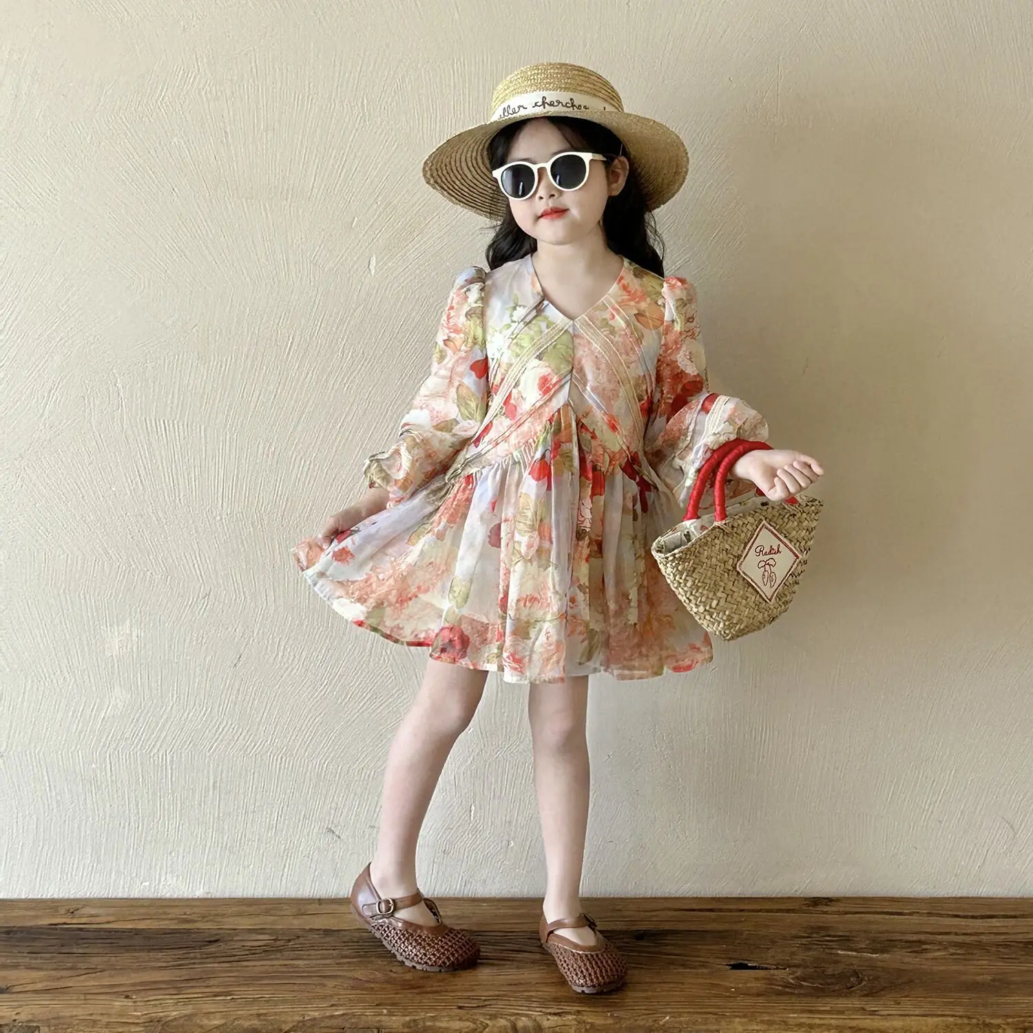 

2025 New French Countryside Style Bubble Sleeve Princess Girls V-neck Floral Long Sleeved Dress for Spring