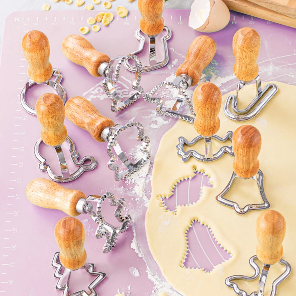 13Pcs/set Christmas Cookie Cutter Pastry Press Mold Santa Snowman Elk Ravioli Cutter Dumpling Lace Embossing Stamp Baking Tool