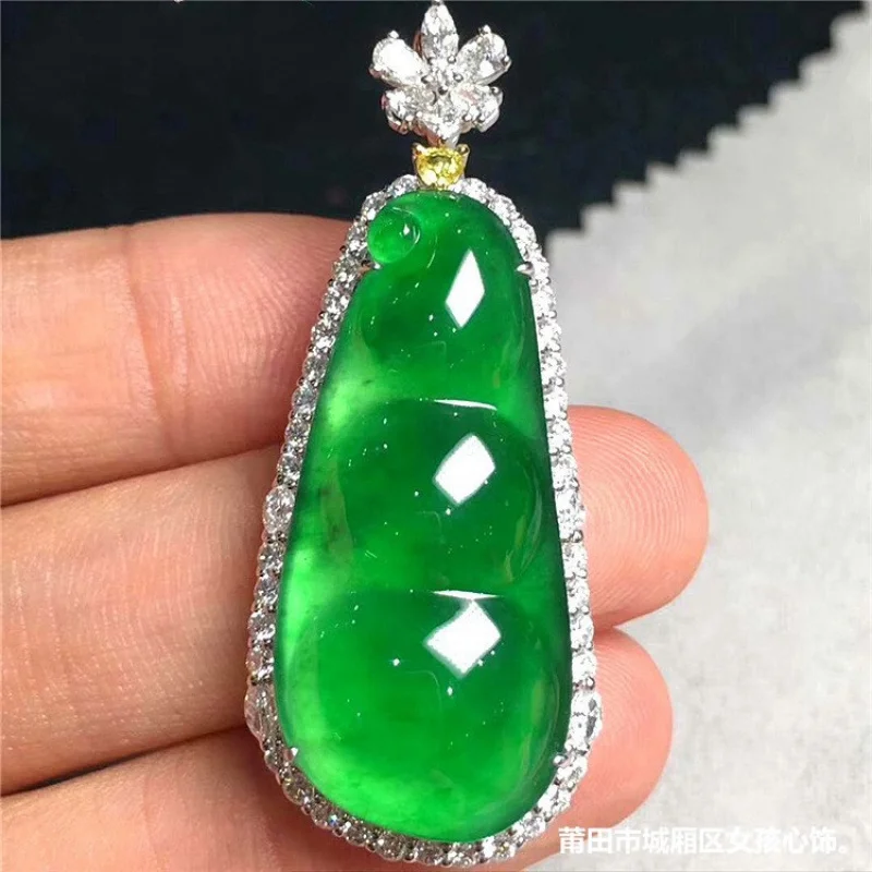 

Ice-like Fu Emerald Mine Timber Sauteed Green Beans Jade Pendant Inlaid Women's Natural Myanmar Fu Dou Pen