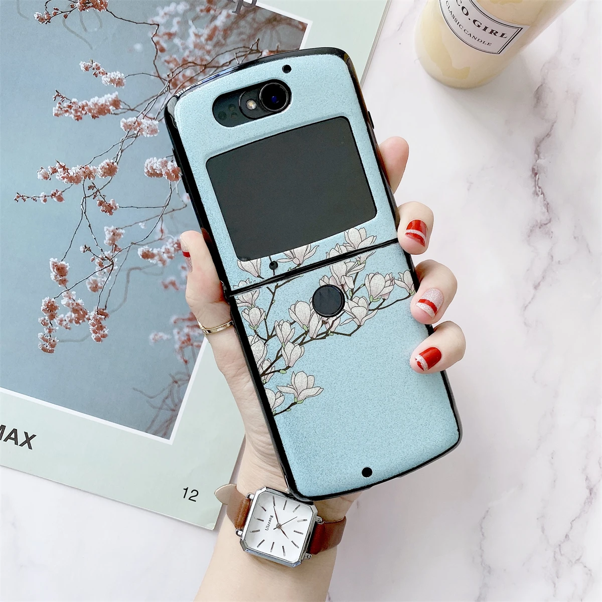 Retro Flowers Sky Blue Flip Phone Case For Motorola Moto Razr 5G 2020 2022 Protection Hard Matte Floral Back Cover Coques