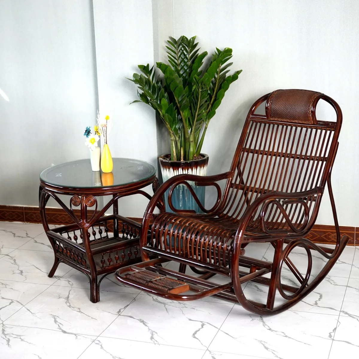 توفر الشركة المصنعة كراسي هزازة من الخيزران الحقيقي للبالغين وكبار السن لأثاث القيلولة المنزلية لغرفة النوم والشرفة