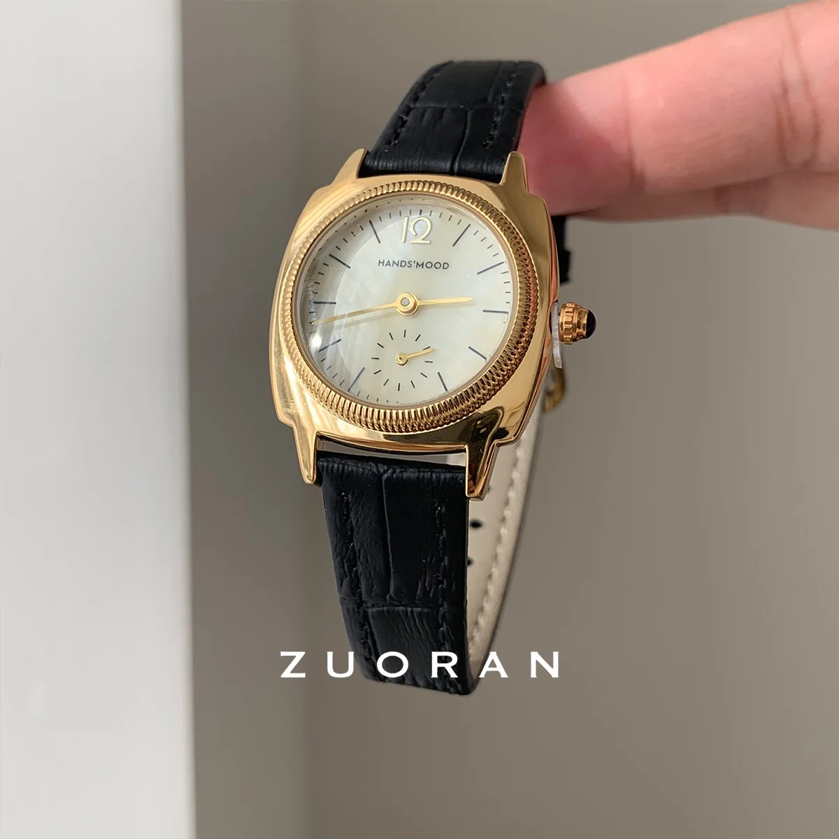 

Elegant women's watch square design luxurious feel leather-wrapped quartz watchtrendy women's watchhighend selection of watches.