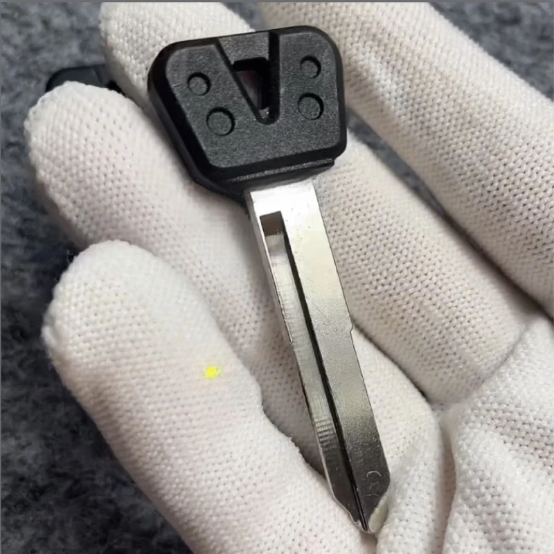 1Pcs Blank Key Motorcycle Replace Uncut Keys For SVS400 XJR1200 FJR1300 R1 R6 FZ1 FZ4 FZ6 FZ8 S XJR400 XJ6 FZR400 SR400