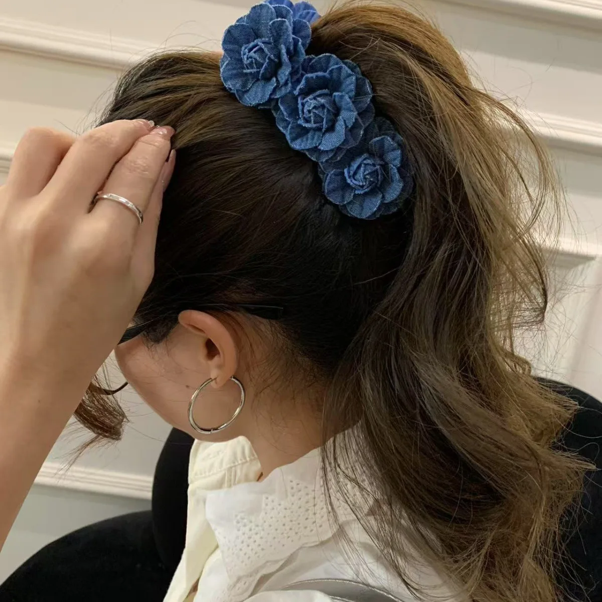 Banana Hair Claw Clip Denim Blue Rose Plastic Lightweight Comfortable Non Slip Women Updo Holder for Daily Home Office Travel