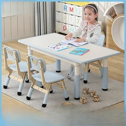 Kindergartentische und -stühle. Lerntische für Kinder. Kunststofftische können angehoben und abgesenkt werden
