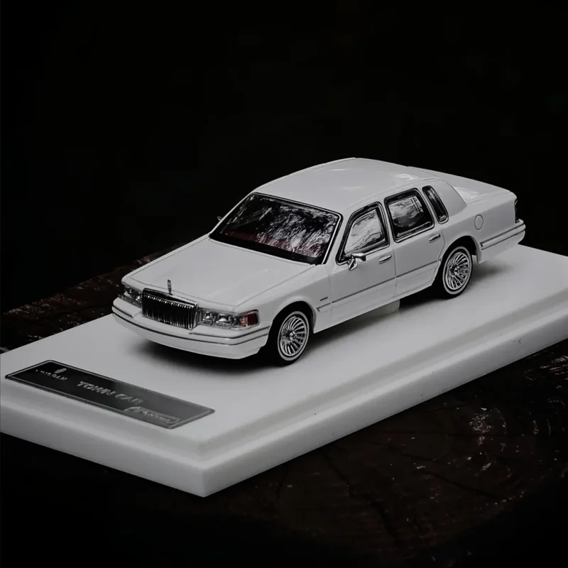New Mk 1:64 Lincoln Town Car APA-XPO Hec Limited Edition